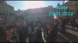❤️Im kleinen Malta gab es eine Demo gegen den.... Pass. Auf dem TV Sessel bekommt man es nicht mit📺