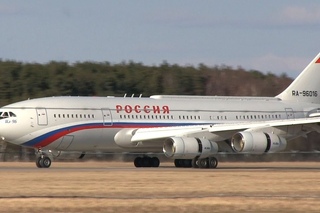2x Ilyushin Il-96 landing with President Putin at Hannover (RA-96016 & RA-96017)