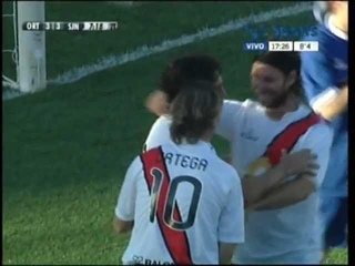Gol de Enzo Francescoli de chilena en partido homenaje al Burro Ortega