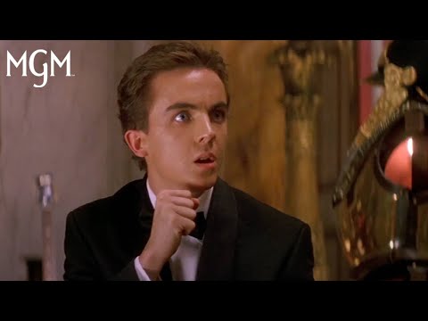 AGENT CODY BANKS: DESTINATION LONDON, Band Creates a Distraction War Scene,