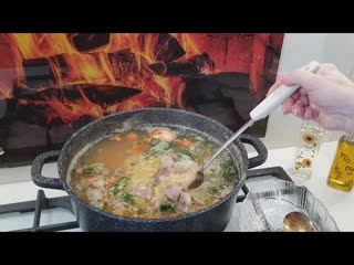 Сытный и питательный суп из чечевицы и гороха не только вкусный, но и полезный.