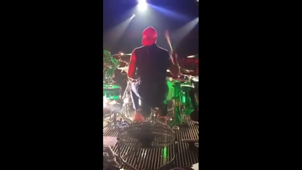 Chad Smith is amazing ( Red Hot Benefit with Will Ferrel 29, 04, 16 Los