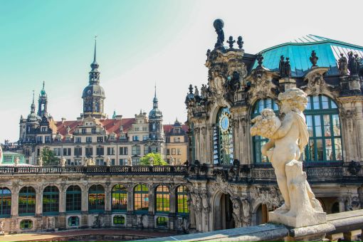 Молочный магазин пфунда. Дрезден архитектура. Магазины дрездена. Дворец цвингер в дрездене. Дрезден музей картинная галерея.