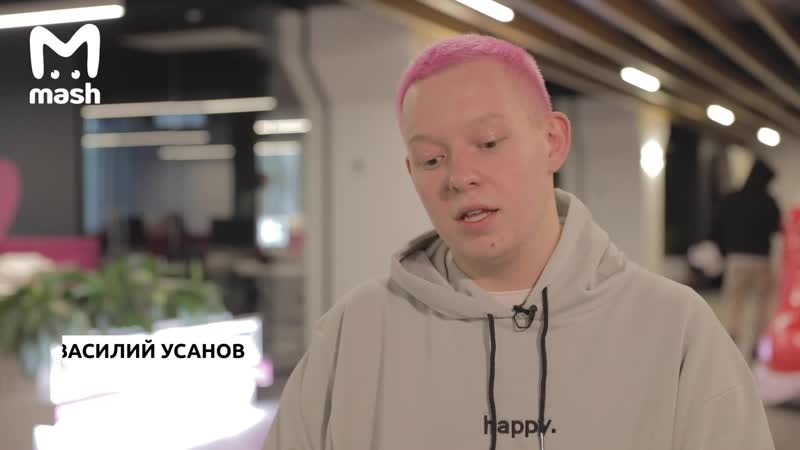 Москвича попытались избить на Арбате за розовые