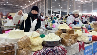 Казахстан! Весь город на БАЗАРЕ! Что покупают Казахи Дарю подарки на Новый год! Шымкент