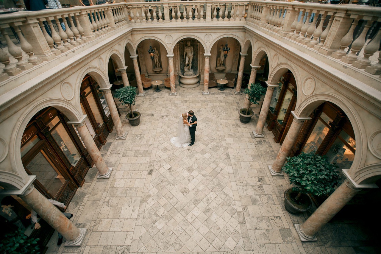 Вход в ресторан турандот Вход в ресторан турандот