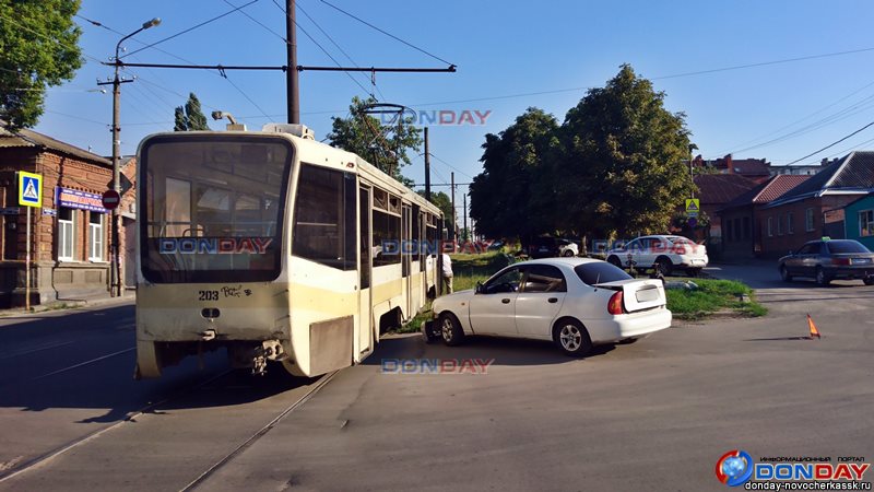 В Новочеркасске водитель «Шевроле» протаранил в бок трамвай Это картинка