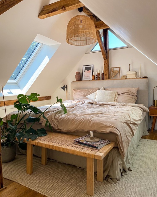 Если вы хотите, чтобы ваша спальня стала уютным пристанищем от ежедневного стресса, то кровать — это главный предмет мебели, на котором стоит сосредоточиться