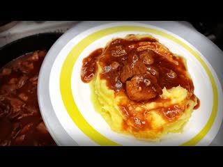 Свинина, тушенная с луком в томатно-соевом соусе /  Вкуснейшее мяско!